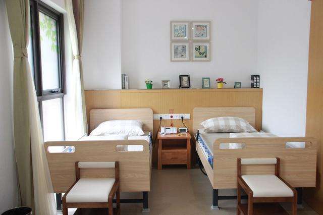 �жϺϷ�����Ժ�Ƿ�߶˵ı�׼